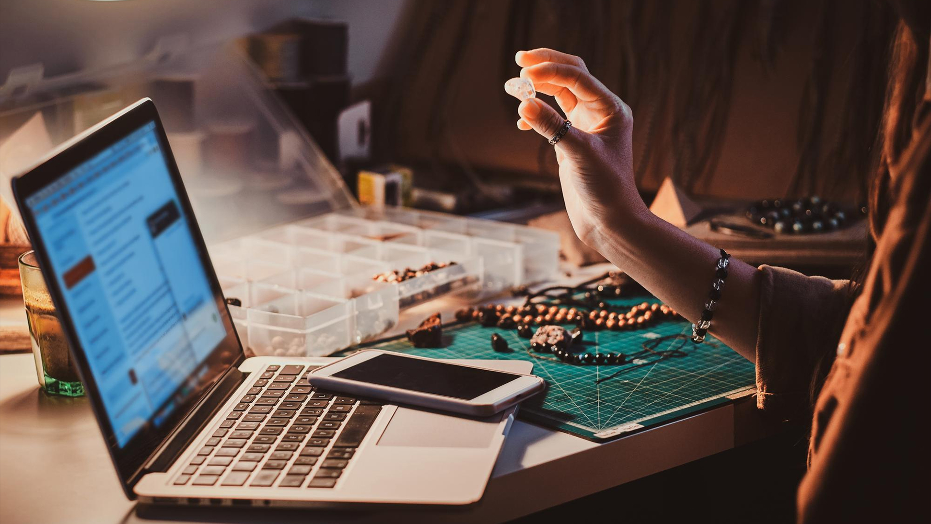 5 Essential Elements of a High-Conversion Author Brand Website